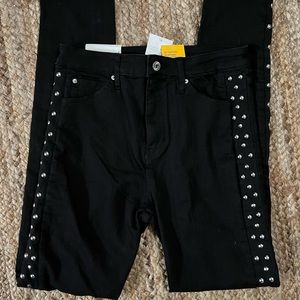 ⭐️NWT⭐️H&M black studded jeans